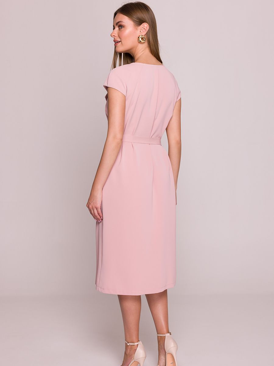 فستان كوكتيل وردي من ستايلوف، متوسط ​​الطول، بفتحة رقبة على شكل حرف V، مع كشكشة للنساء